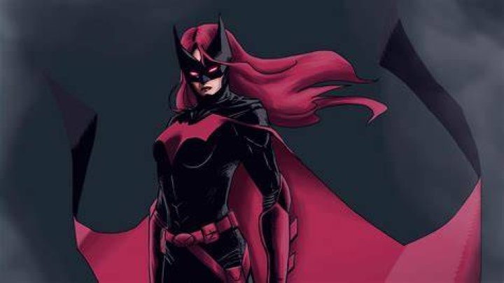 Red Superheroes: Top 25 Heroes Who Are or Wear Red (Ranked) 6 #20 Batwoman - Red Superheroes