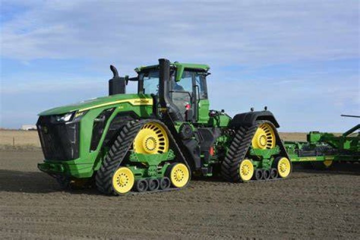 A John Deere competes in tractor racing at the Northland Agricultural Field Days in 2013. Photo / Michael Cunningham