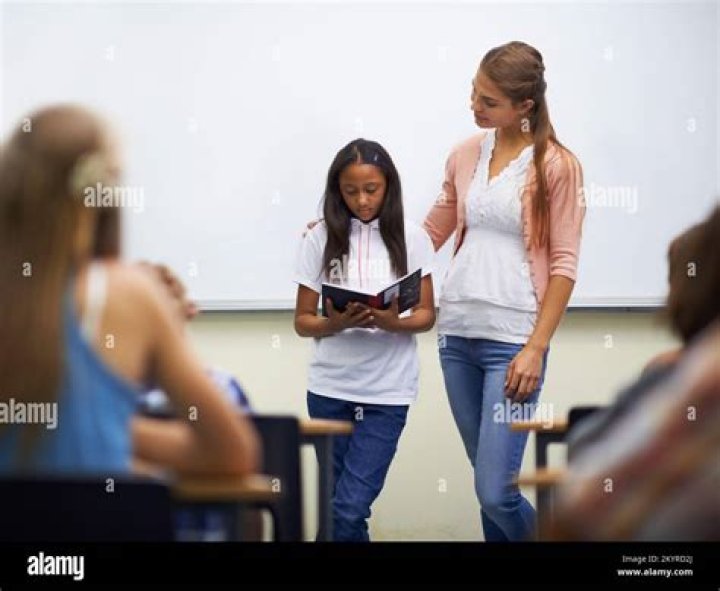 a student speaking with an academic advisor