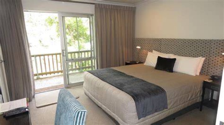 Accommodation suite at Kingfish Lodge depicting Whangaroa Harbour View - Photo/Kellie Extance Photography.
