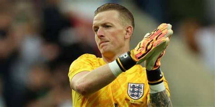 Best goalkeepers in England