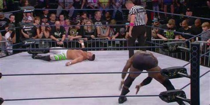 Bobby Lashley v Eddie Edwards 