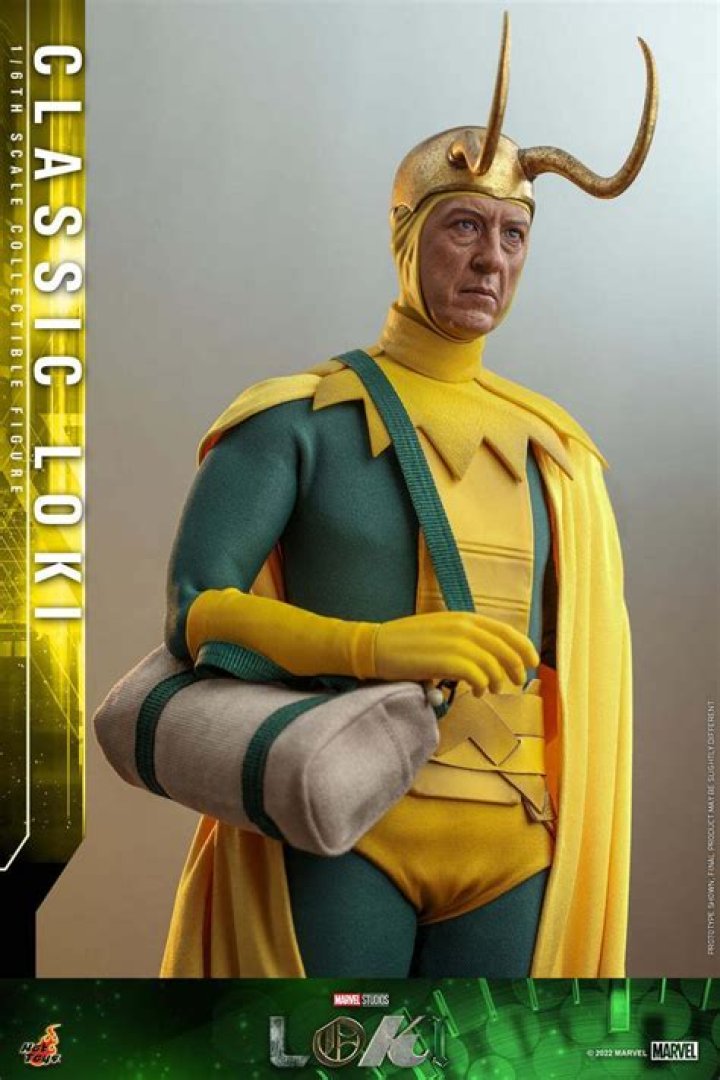 Classic Loki looking at the other Loki's.