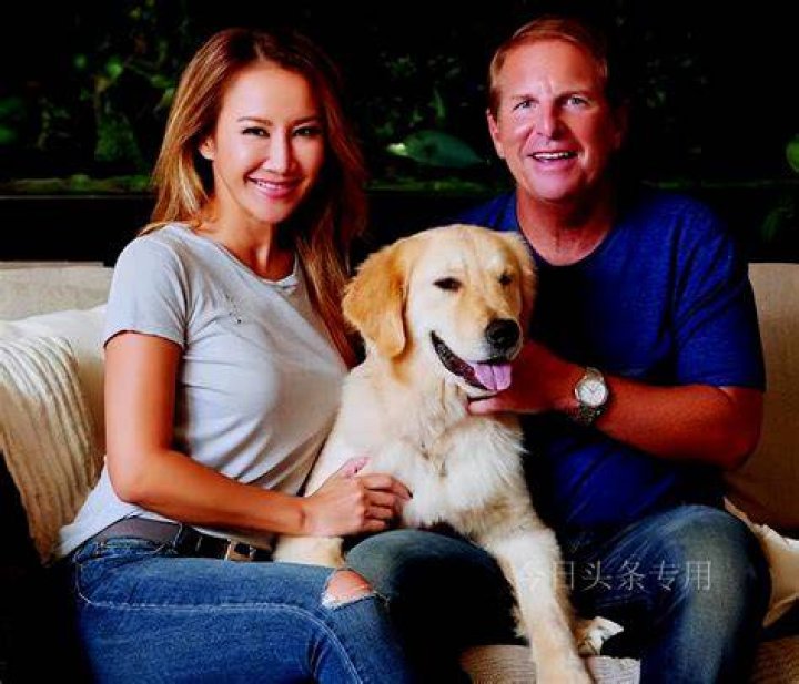 Coco Lee had recently undergone surgery where she had to learn how to walk again. Photo / Facebook
