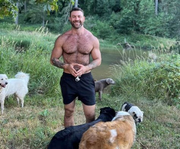 Does Lee Asher have a wife? A look at his relationships Legit.ng
