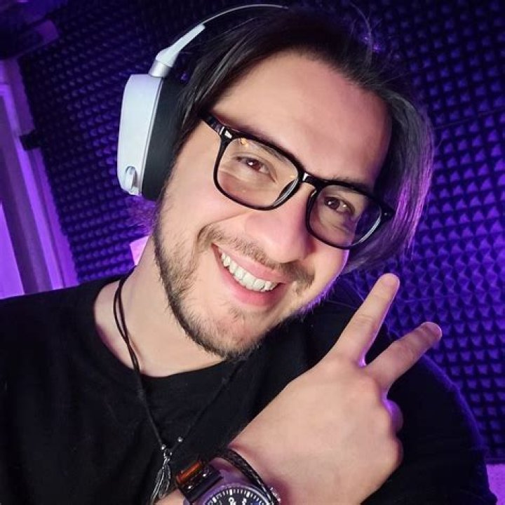 EddieVR Net Worth, Bio, Age, Height, Nationality, Relationship, wiki