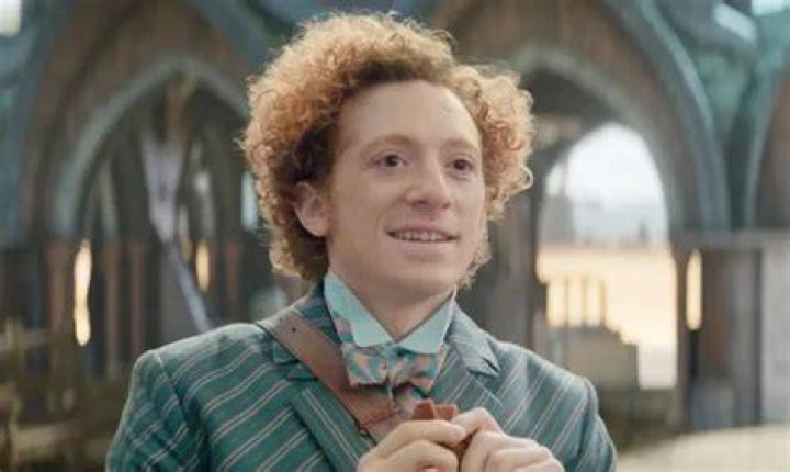 Ethan Slater Height, Weight, Age, Girlfriend, Family, Biography