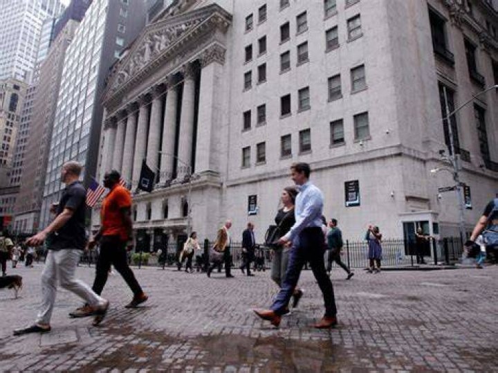 Futures Slightly Higher, Bitcoin Consolidates Gains