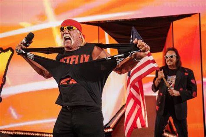 Hulk Hogan at gunpoint