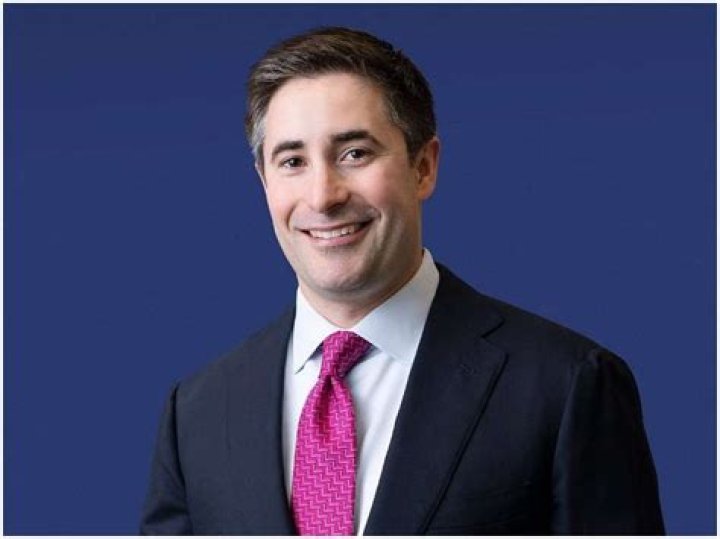 Jonathan Swan Images