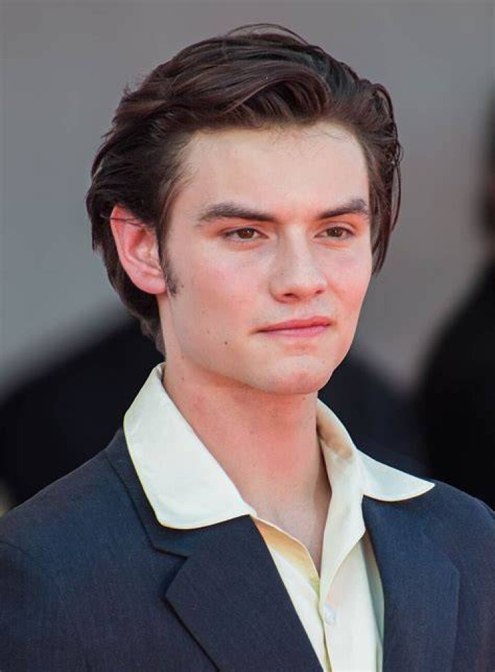 Louis Partridge Pic