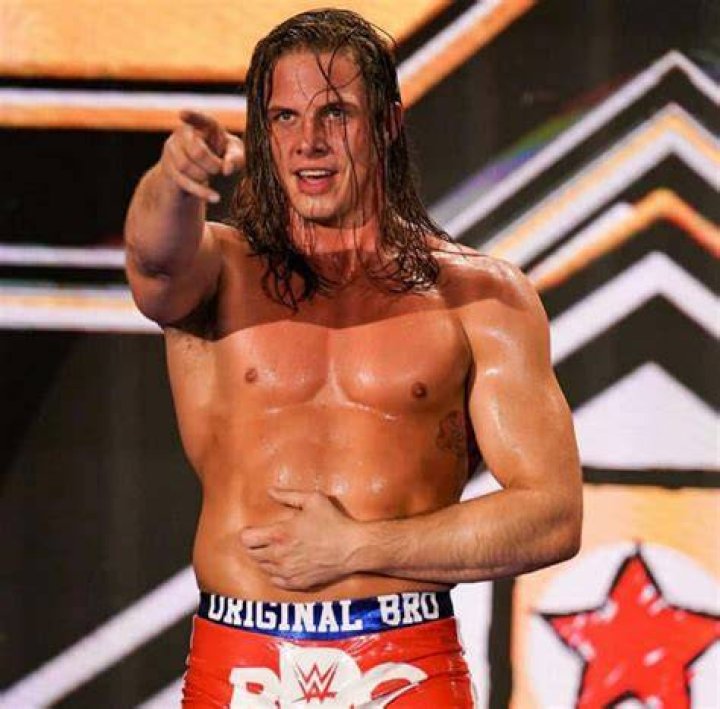 Matt Riddle pointing
