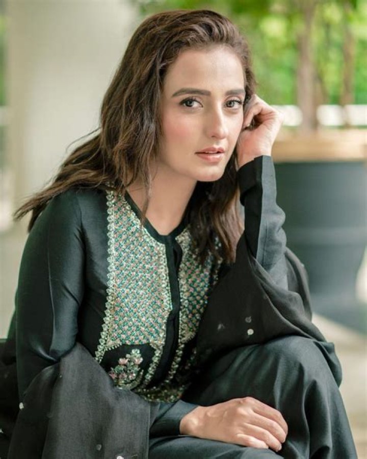 Momal Sheikh Images