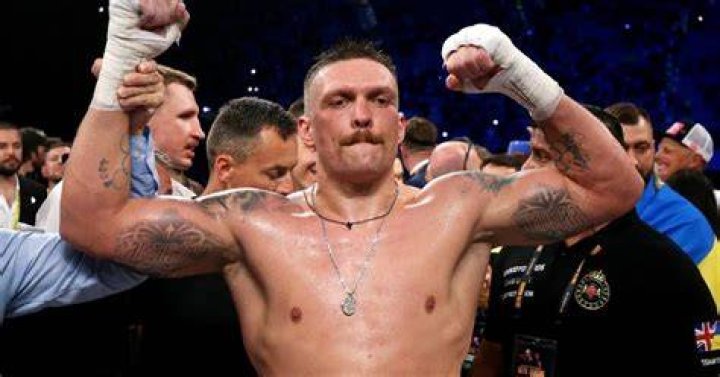 Oleksandr Usyk's wife, height, weight, record, coach, nationality, career earnings