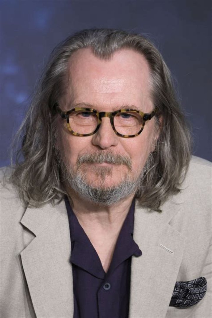 Pennywise (It) as Gary Oldman in Which characters should actors have played in the 80&rsquo;s?
