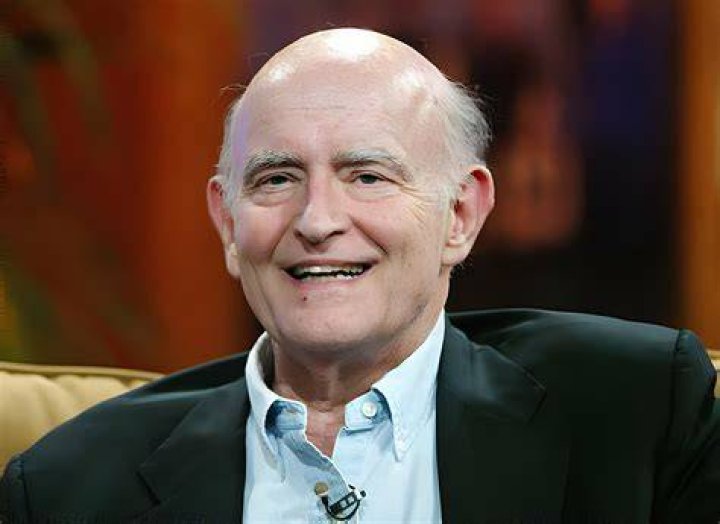 Peter Boyle as Arthur Mitchell in Dexter (1996-2003)