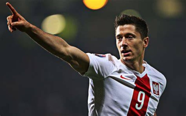 Robert Lewandowski Watches Poland Beat Faroe Islands From Home As He Recovers From Injury
