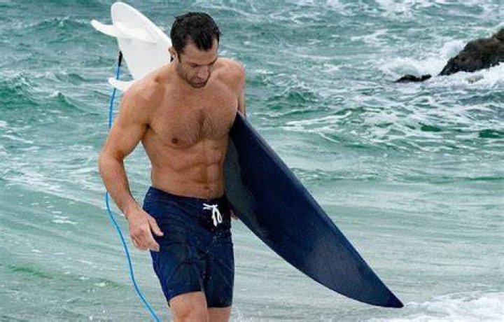 Rockhold surfing