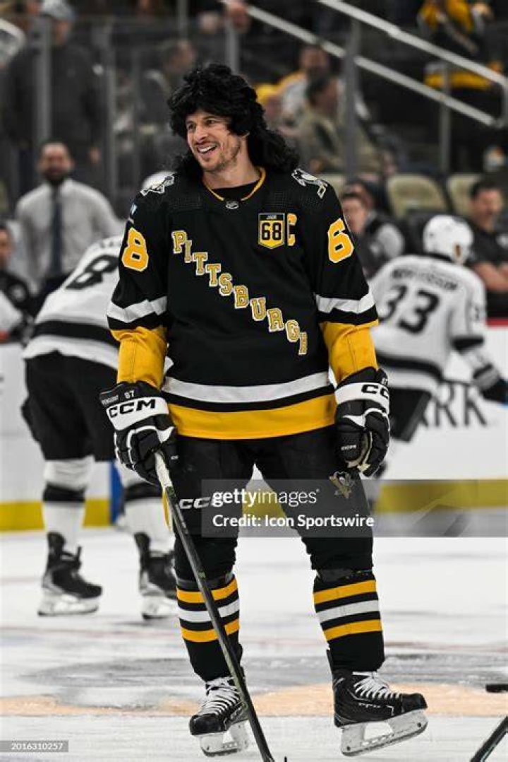 Sidney Crosby's net worth, contract, Instagram, salary, house, cars, age, stats, photos