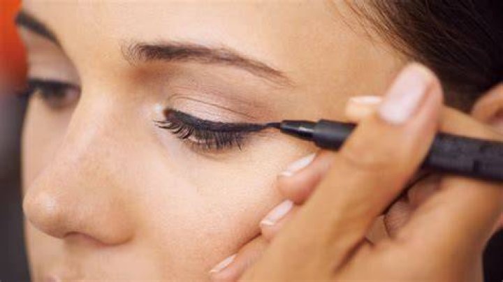 The Easiest Method For Applying Liquid Eyeliner