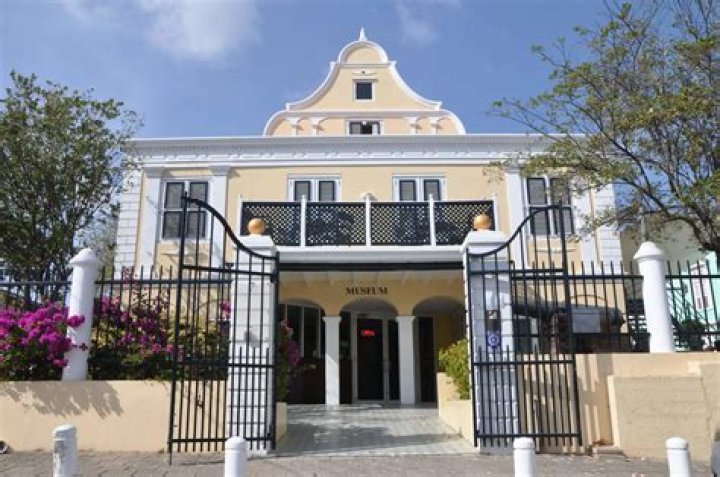 Visitors in a Curacao museum