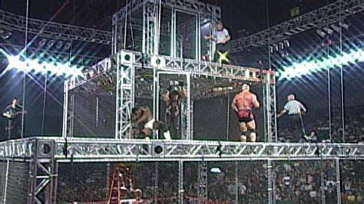 WCW War Games 2000 Cage
