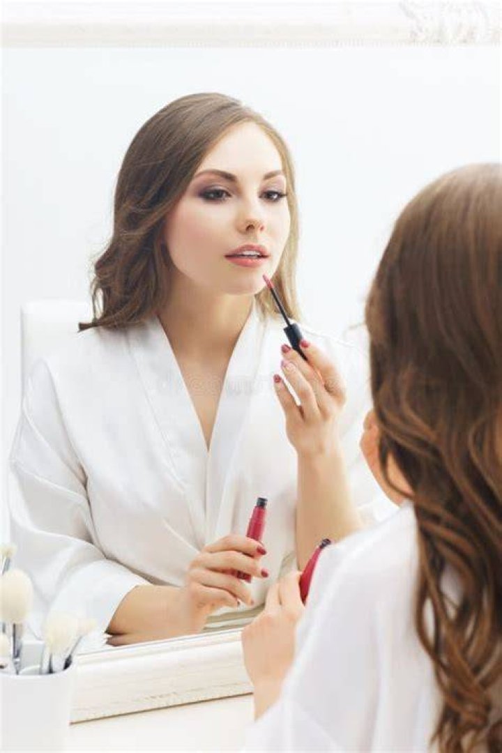 woman applying makeup